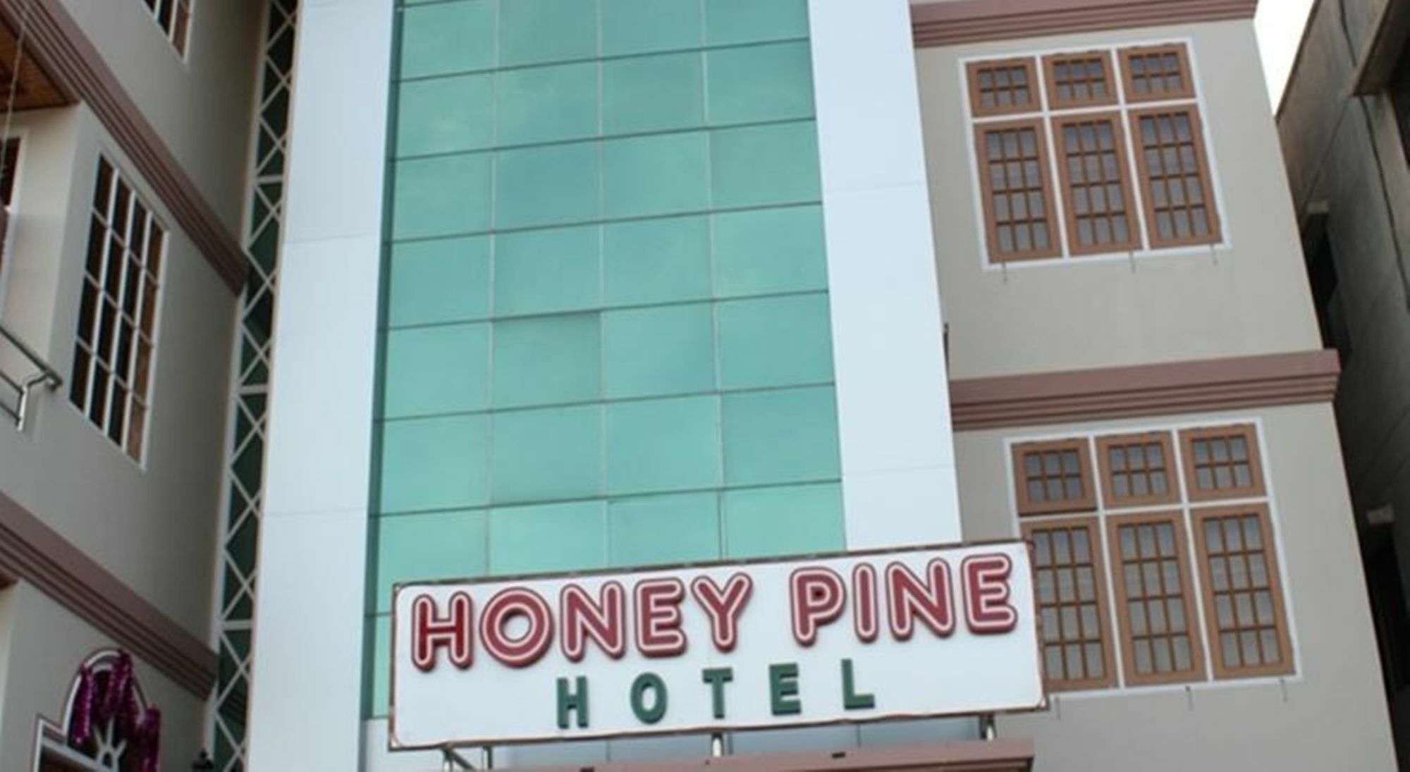 Honey Pine Hotel Калау Екстериор снимка